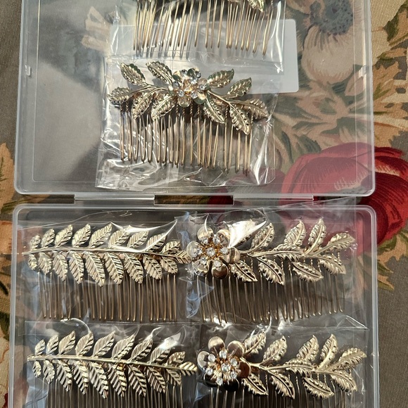 Elegant Gold Leaf Hair Combs - Picture 3 of 3